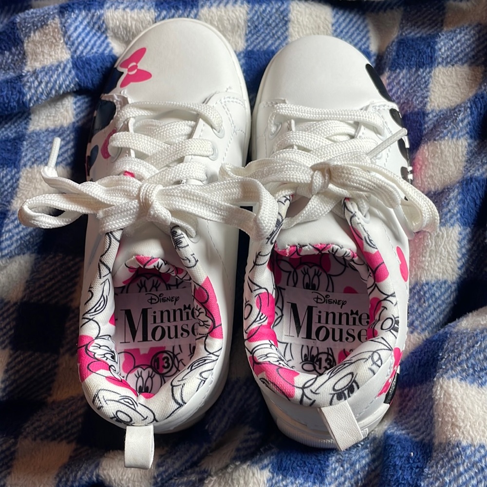 Minnie Mouse girl shoes